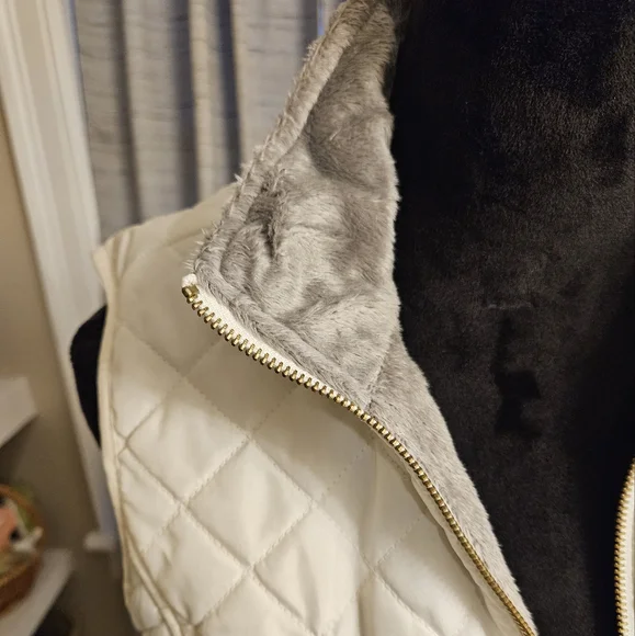 Vest by Laura Scott - Picture 2 of 6